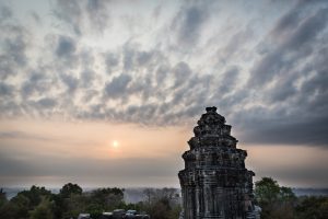 Phnom Bakheng at sunrise for an Angkor Wat temple guide