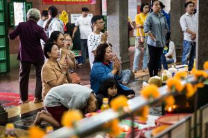 People praying in the Mariamman Hindu temple for article on Ho Chi Minh City street photos