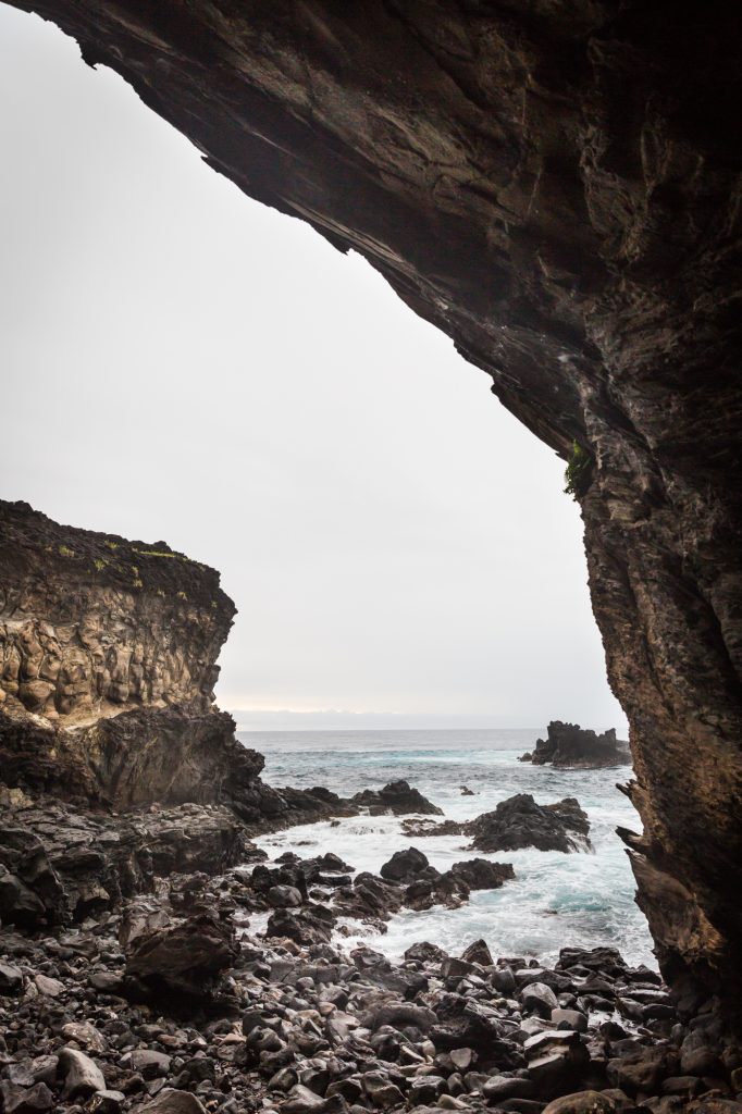 Ana Kai Tanata cave for an Easter Island travel guide