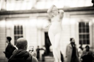 Candid shot of a museum goer at the Metropolitan Museum of Art, by NYC street photographer, Kelly Williams